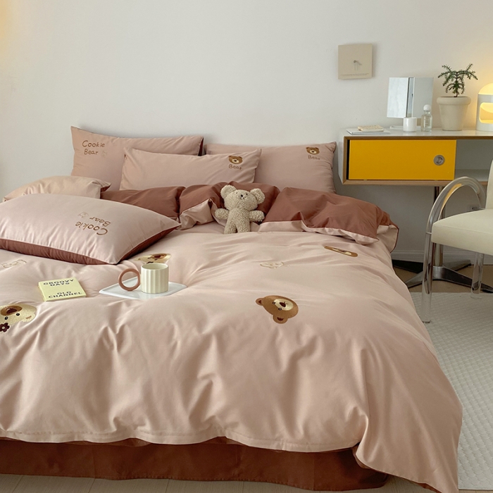 91家纺网 家纺一手货源 找家纺 沐棉 2022新款13376全棉刺绣四件套 饼干熊-咖