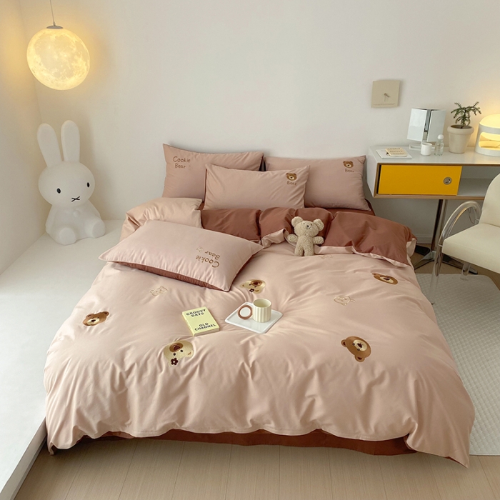 91家纺网 家纺一手货源 找家纺 沐棉 2022新款13376全棉刺绣四件套 饼干熊-咖