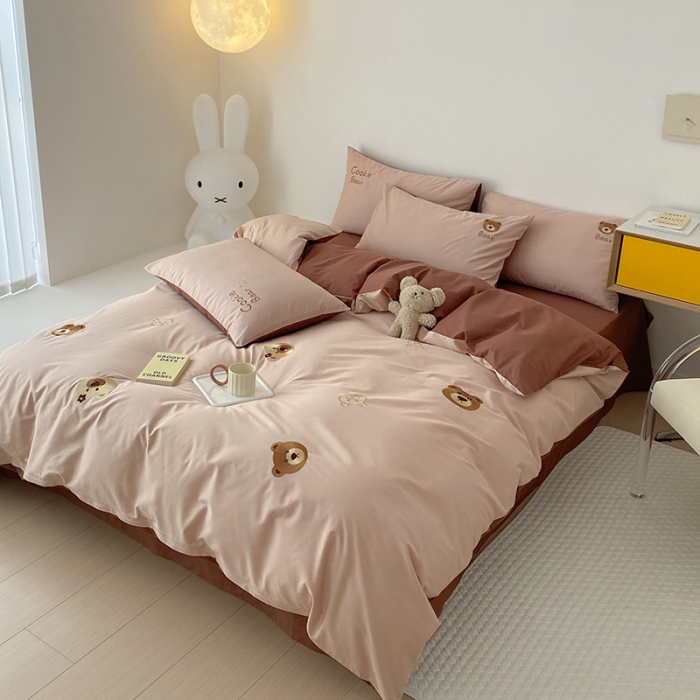 91家纺网 家纺一手货源 找家纺 沐棉 2022新款13376全棉刺绣四件套 饼干熊-咖