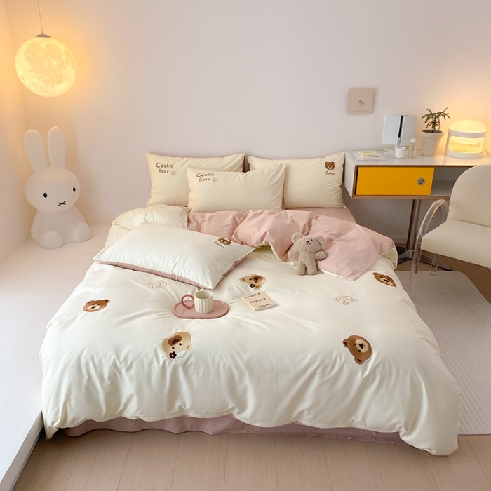 91家纺网 家纺一手货源 找家纺 沐棉 2022新款13376全棉刺绣四件套 饼干熊-米