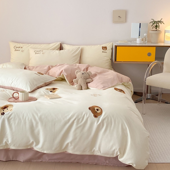 91家纺网 家纺一手货源 找家纺 沐棉 2022新款13376全棉刺绣四件套 饼干熊-米