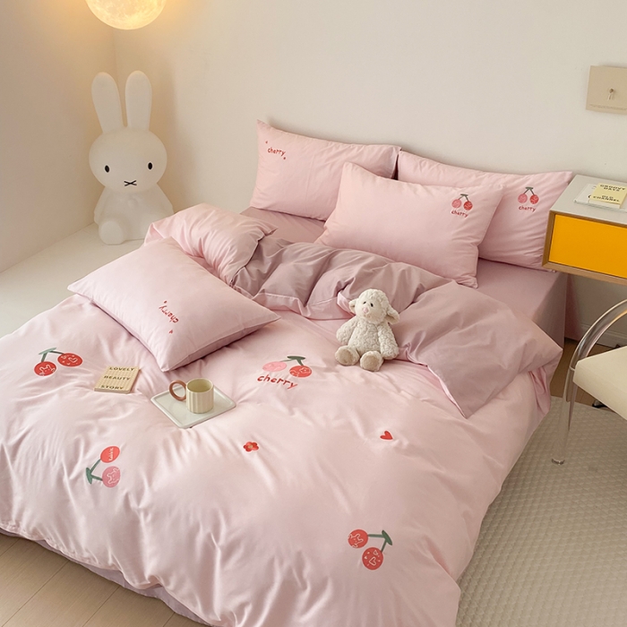 91家纺网 家纺一手货源 找家纺 沐棉 2022新款13376全棉刺绣四件套 樱桃-粉