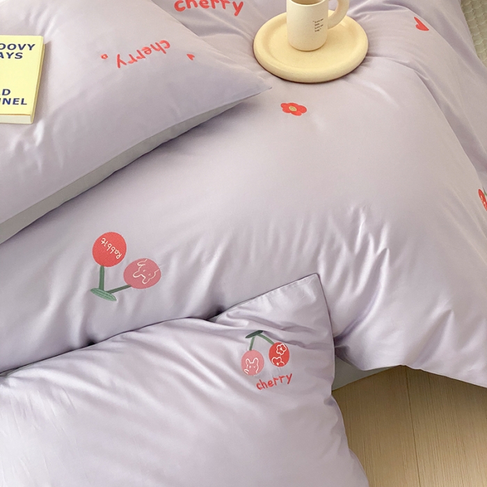 91家纺网 家纺一手货源 找家纺 沐棉 2022新款13376全棉刺绣四件套 樱桃-紫