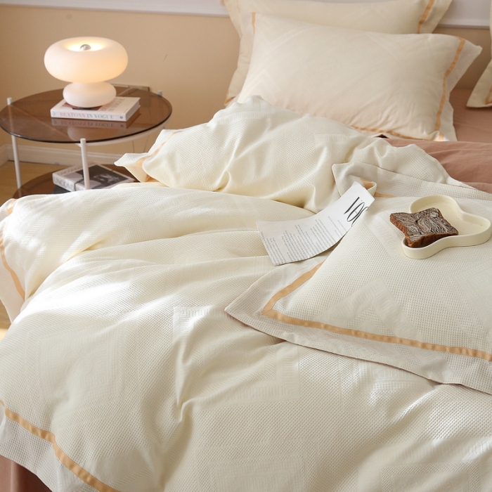 91家纺网 家纺一手货源 找家纺 艾莱家纺2022新款华夫格全棉水洗棉四件套卡诺凡-米色配奶咖