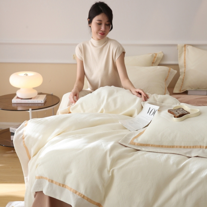 91家纺网 家纺一手货源 找家纺 艾莱2022新款华夫格全棉水洗棉四件套-卡诺凡 卡诺凡-米色配奶咖