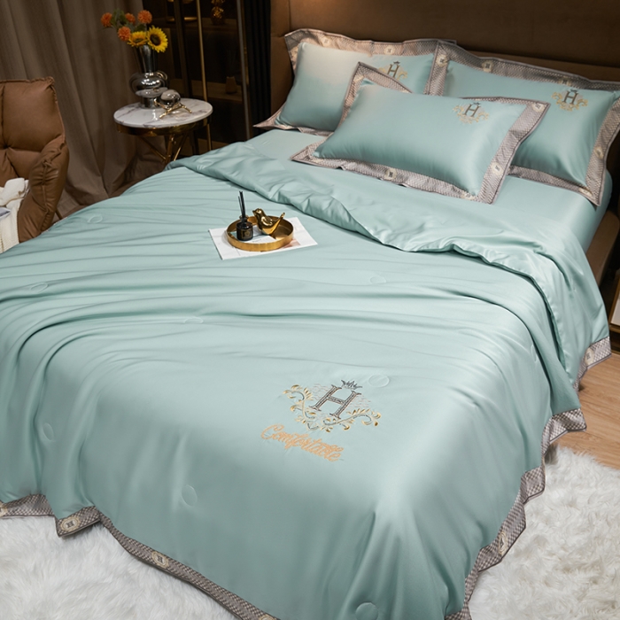 91家纺网 家纺一手货源 找家纺 总露梦2025轻奢千鸟格水洗真丝数码印花宽边刺绣夏被四件套