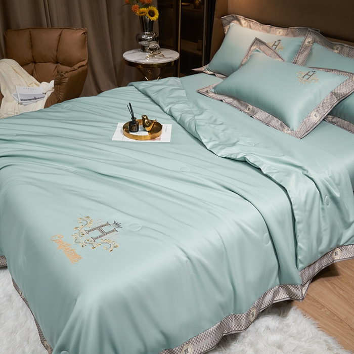 91家纺网 家纺一手货源 找家纺 总露梦2025轻奢千鸟格水洗真丝数码印花宽边刺绣夏被四件套