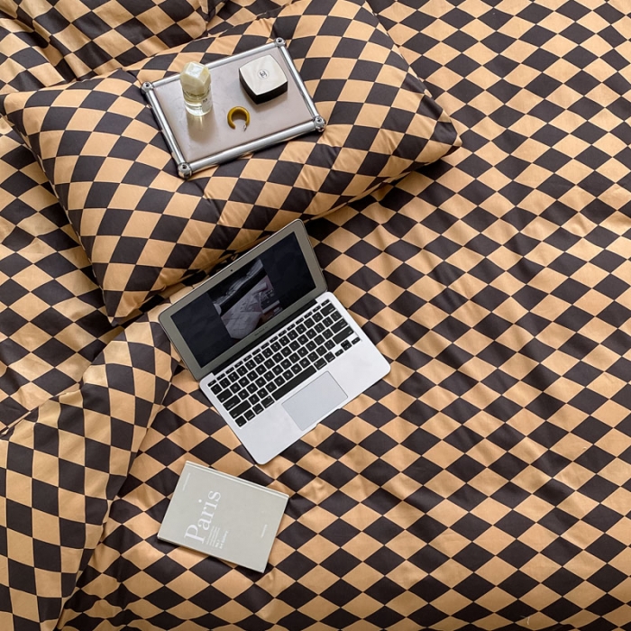 91家纺网 家纺一手货源 找家纺 艾沁 2022新款全棉简约风四件套 菱格-咖