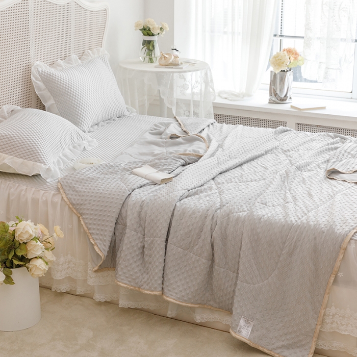 91家纺网 家纺一手货源 找家纺 北纬27度 2022新按摩冰豆豆凉席夏被三件套实拍图 灰色