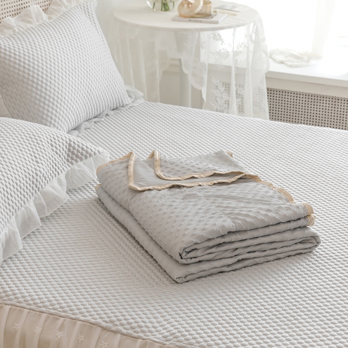 91家纺网 家纺一手货源 找家纺 北纬27度 2022新按摩冰豆豆凉席夏被三件套实拍图 灰色