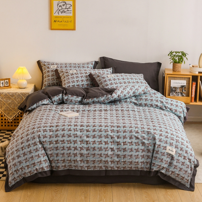 91家纺网 家纺一手货源 找家纺 花言狐语2025新款全棉色布13372拼角工艺款四件套 胧月