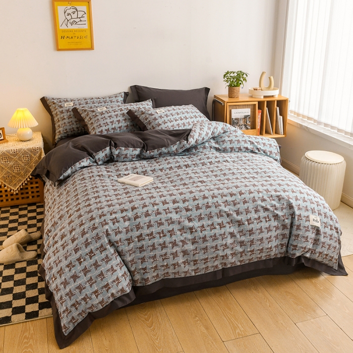 91家纺网 家纺一手货源 找家纺 花言狐语2025新款全棉色布13372拼角工艺款四件套 胧月