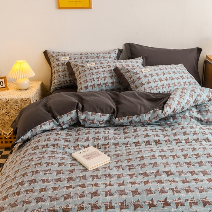 91家纺网 家纺一手货源 找家纺 花言狐语2025新款全棉色布13372拼角工艺款四件套 胧月