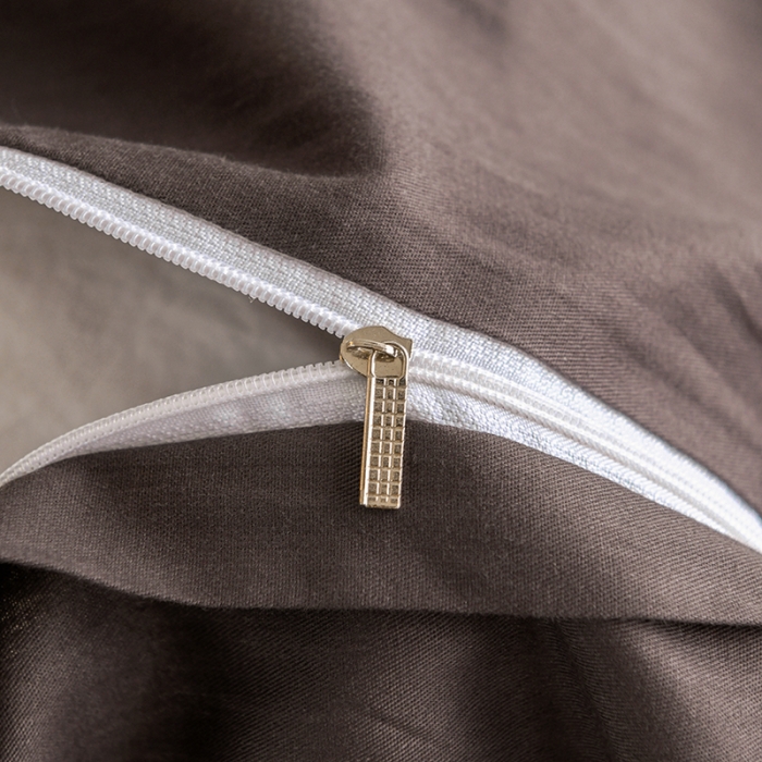 91家纺网 家纺一手货源 找家纺 花言狐语2025新款全棉色布13372拼角工艺款四件套 胧月