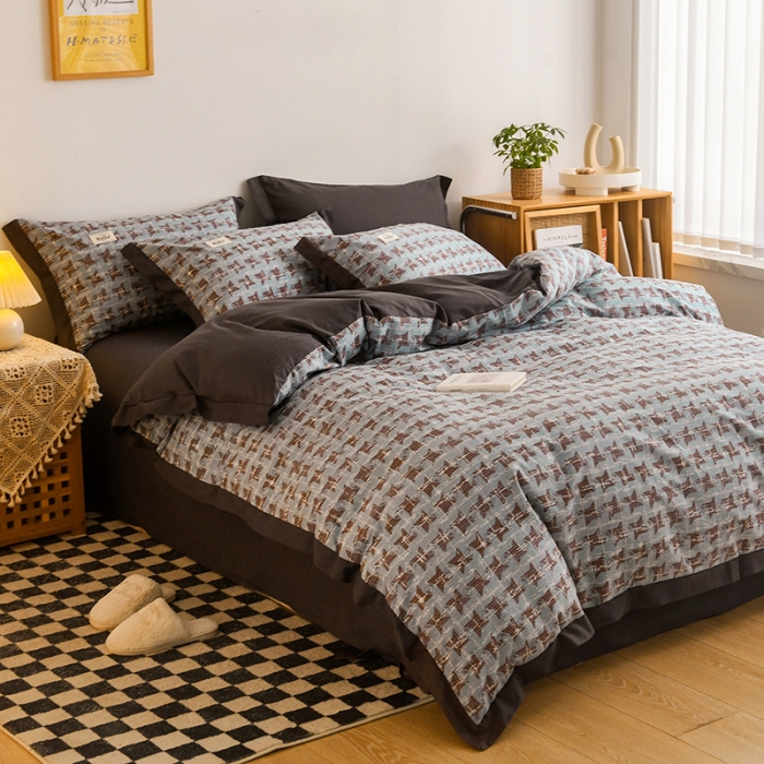 91家纺网 家纺一手货源 找家纺 花言狐语2025新款全棉色布13372拼角工艺款四件套 胧月