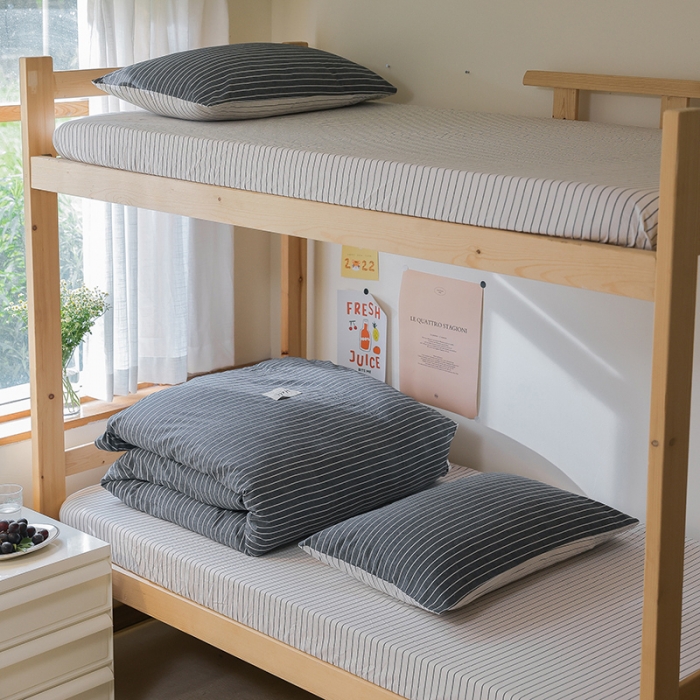 91家纺网 家纺一手货源 找家纺 寐眠 2022新款色织水洗棉学生三件套套件 灰拼白细条