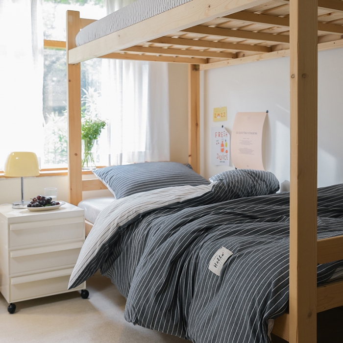 91家纺网 家纺一手货源 找家纺 寐眠 2022新款色织水洗棉学生三件套套件 灰拼白细条