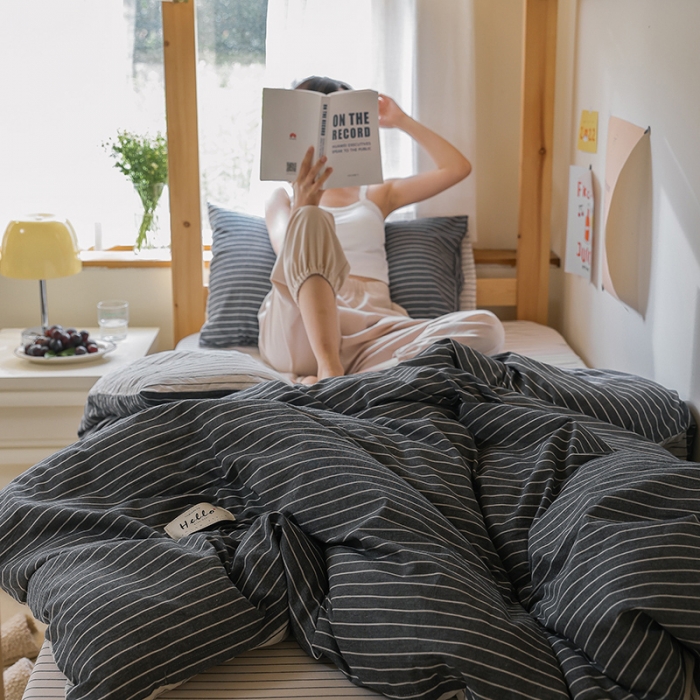 91家纺网 家纺一手货源 找家纺 寐眠 2022新款色织水洗棉学生三件套套件 灰拼白细条