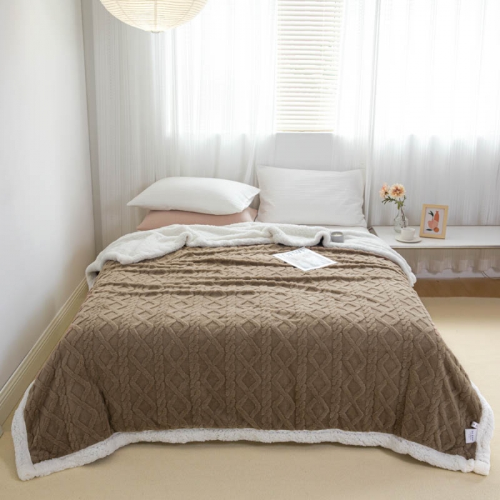 91家纺网 家纺一手货源 找家纺 羋多 2023年新款AB版提花塔芙绒羊羔绒毯子舒棉绒毛毯 咖啡-白