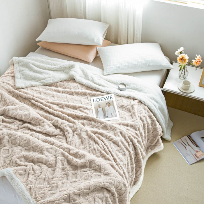 91家纺网 家纺一手货源 找家纺 羋多 2023年新款AB版提花塔芙绒羊羔绒毯子舒棉绒毛毯 卡其-白