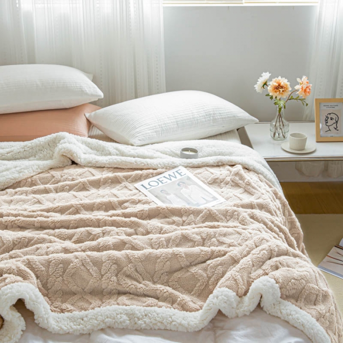 91家纺网 家纺一手货源 找家纺 羋多 2023年新款AB版提花塔芙绒羊羔绒毯子舒棉绒毛毯 卡其-白
