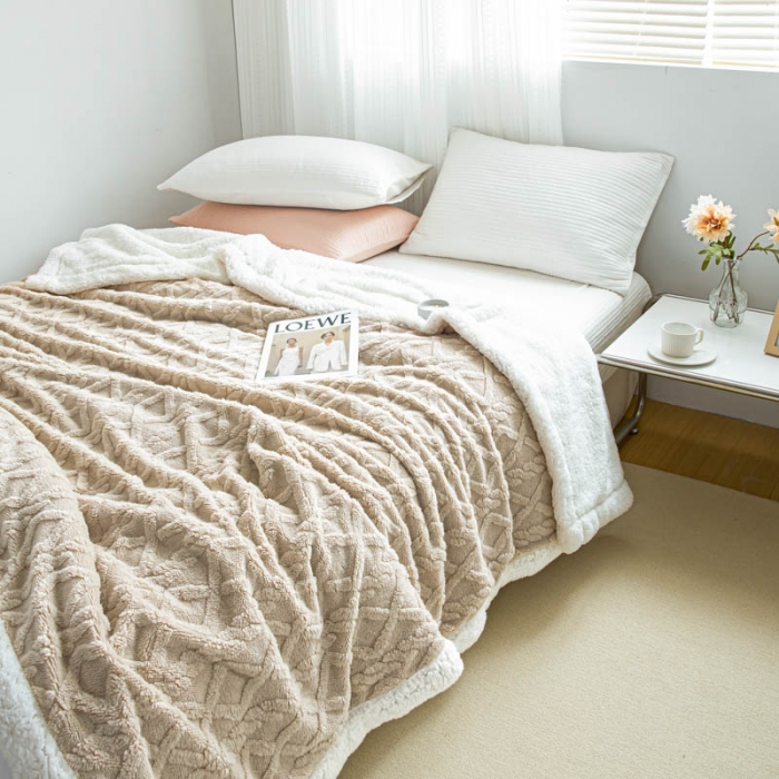 91家纺网 家纺一手货源 找家纺 羋多 2023年新款AB版提花塔芙绒羊羔绒毯子舒棉绒毛毯 卡其-白