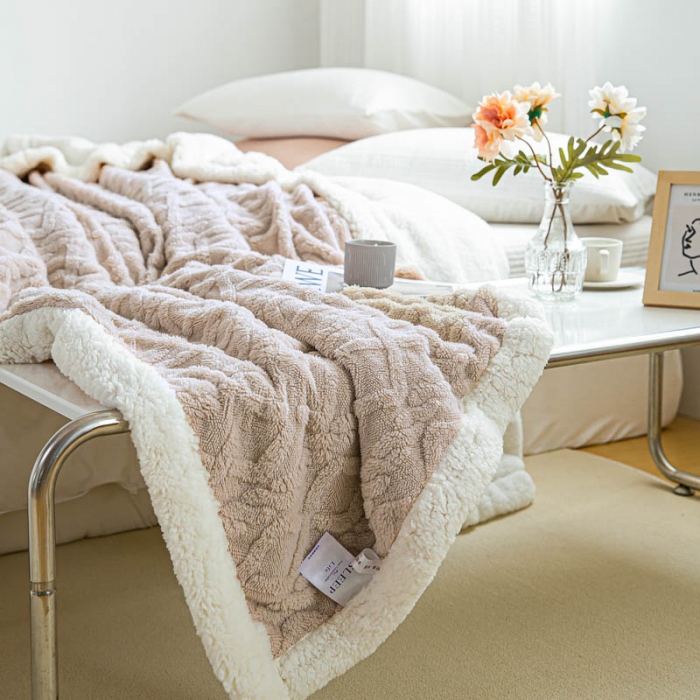 91家纺网 家纺一手货源 找家纺 羋多 2023年新款AB版提花塔芙绒羊羔绒毯子舒棉绒毛毯 卡其-白