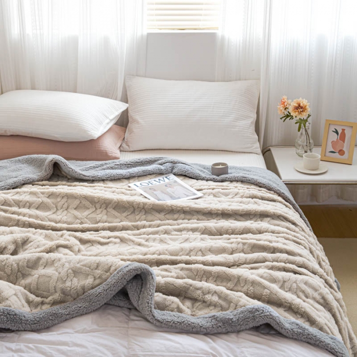 91家纺网 家纺一手货源 找家纺 羋多 2023年新款AB版提花塔芙绒羊羔绒毯子舒棉绒毛毯 卡其-灰