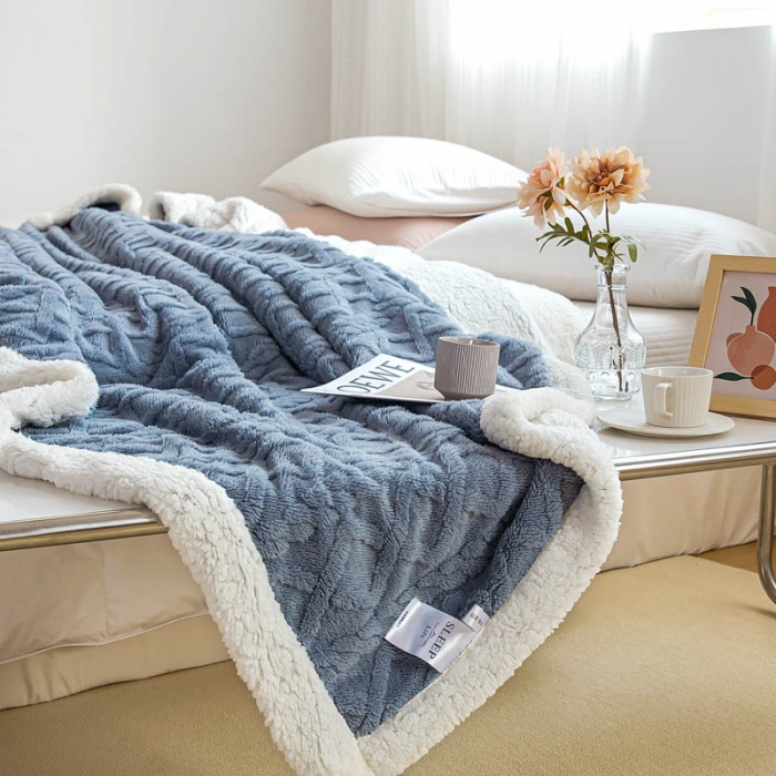 91家纺网 家纺一手货源 找家纺 羋多 2023年新款AB版提花塔芙绒羊羔绒毯子舒棉绒毛毯 蓝灰-白