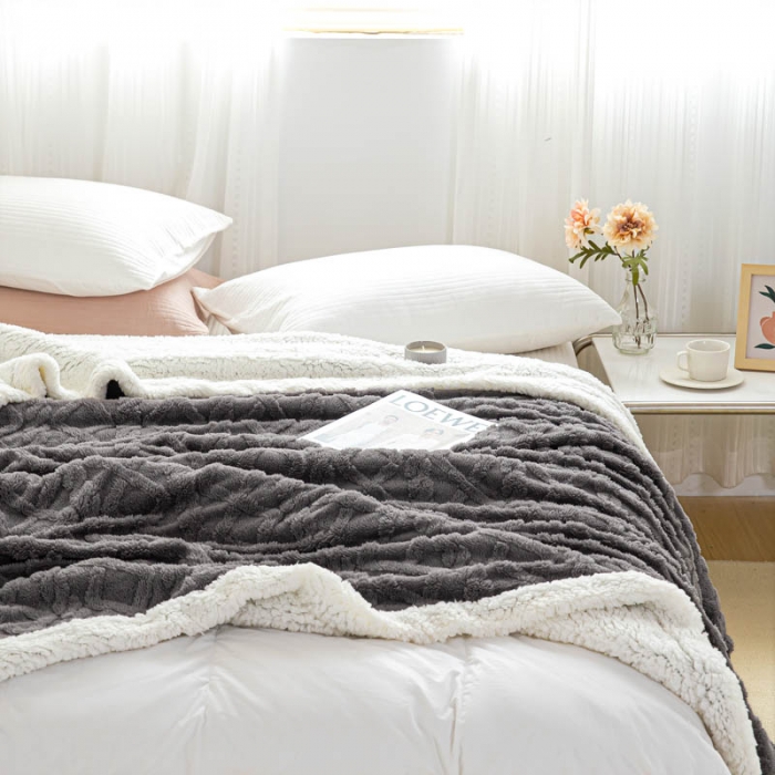 91家纺网 家纺一手货源 找家纺 羋多 2023年新款AB版提花塔芙绒羊羔绒毯子舒棉绒毛毯 深灰-白