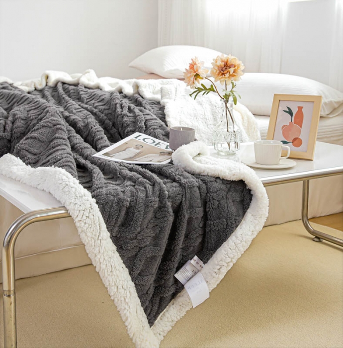 91家纺网 家纺一手货源 找家纺 羋多 2023年新款AB版提花塔芙绒羊羔绒毯子舒棉绒毛毯 深灰-白
