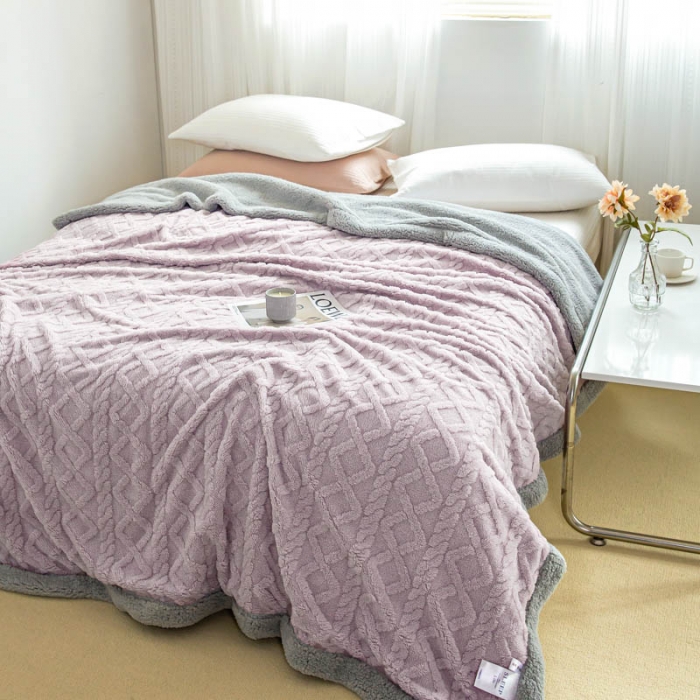 91家纺网 家纺一手货源 找家纺 羋多 2023年新款AB版提花塔芙绒羊羔绒毯子舒棉绒毛毯 优雅紫-灰