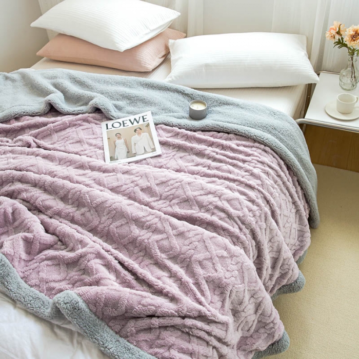 91家纺网 家纺一手货源 找家纺 羋多 2023年新款AB版提花塔芙绒羊羔绒毯子舒棉绒毛毯 优雅紫-灰