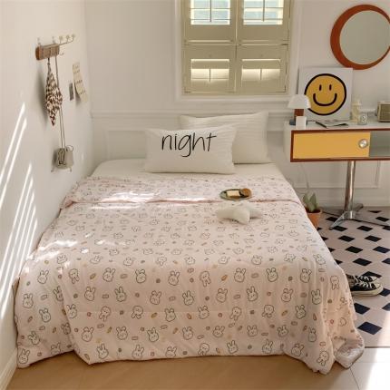 91家纺网 家纺一手货源 找家纺 顾里家纺 2022新款牛奶针织棉夏被-韩式场景 萝卜小兔