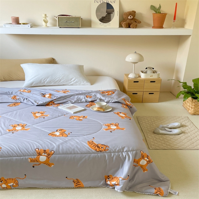 91家纺网 家纺一手货源 找家纺 顾里家纺 2022新款牛奶针织棉夏被-韩式场景 ins虎灰