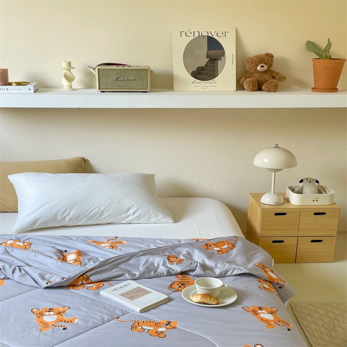 91家纺网 家纺一手货源 找家纺 顾里家纺 2022新款牛奶针织棉夏被-韩式场景 ins虎灰