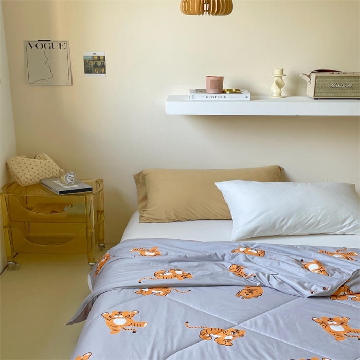 91家纺网 家纺一手货源 找家纺 顾里家纺 2022新款牛奶针织棉夏被-韩式场景 ins虎灰