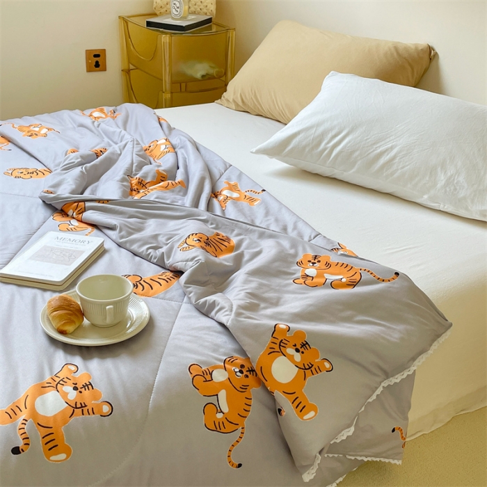 91家纺网 家纺一手货源 找家纺 顾里家纺 2022新款牛奶针织棉夏被-韩式场景 ins虎灰