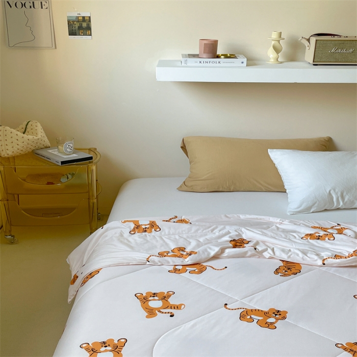 91家纺网 家纺一手货源 找家纺 顾里家纺 2022新款牛奶针织棉夏被-韩式场景 ins虎米