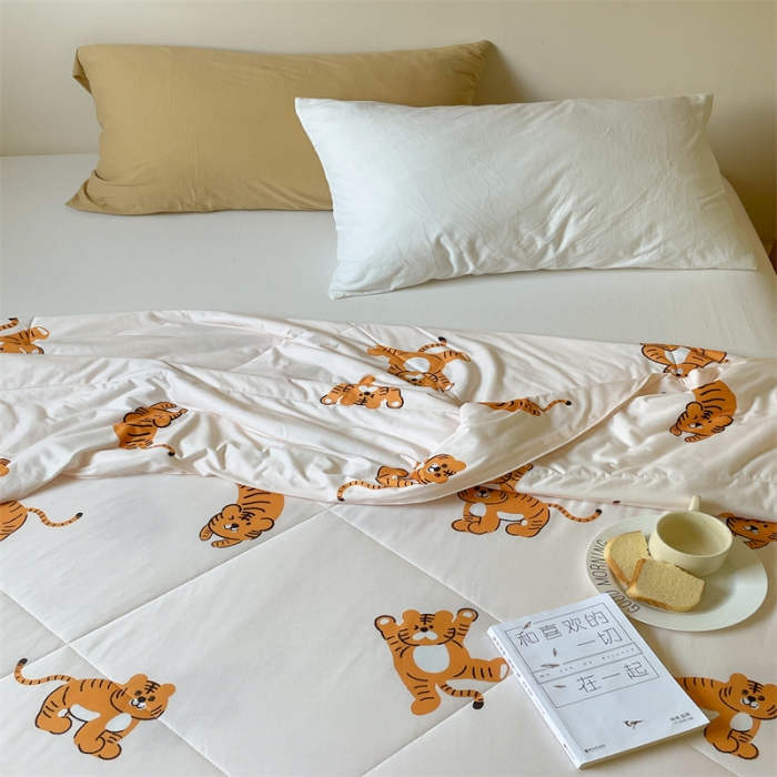 91家纺网 家纺一手货源 找家纺 顾里家纺 2022新款牛奶针织棉夏被-韩式场景 ins虎米