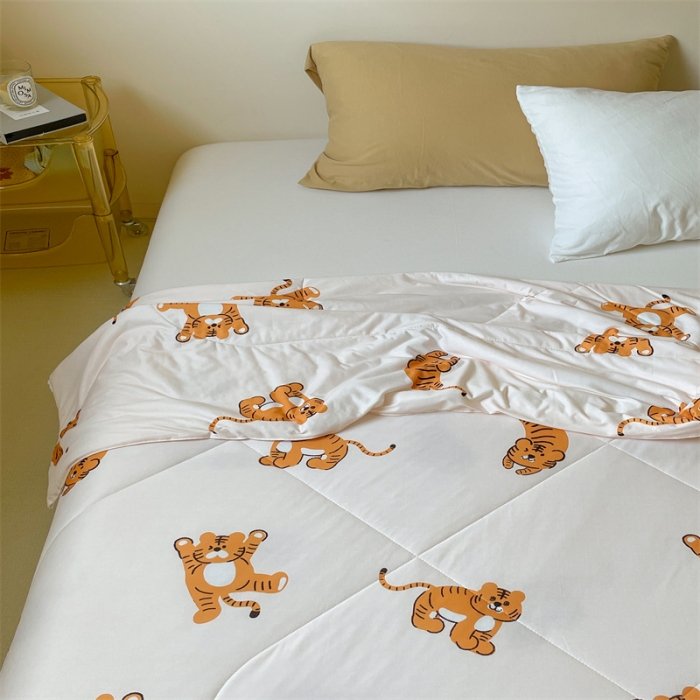 91家纺网 家纺一手货源 找家纺 顾里家纺 2022新款牛奶针织棉夏被-韩式场景 ins虎米