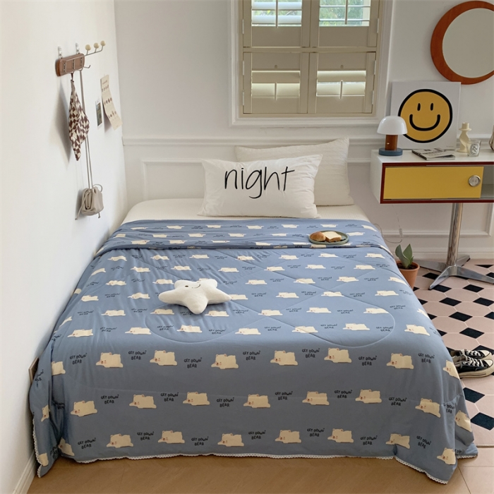 91家纺网 家纺一手货源 找家纺 顾里家纺 2022新款牛奶针织棉夏被-韩式场景 Q比熊蓝