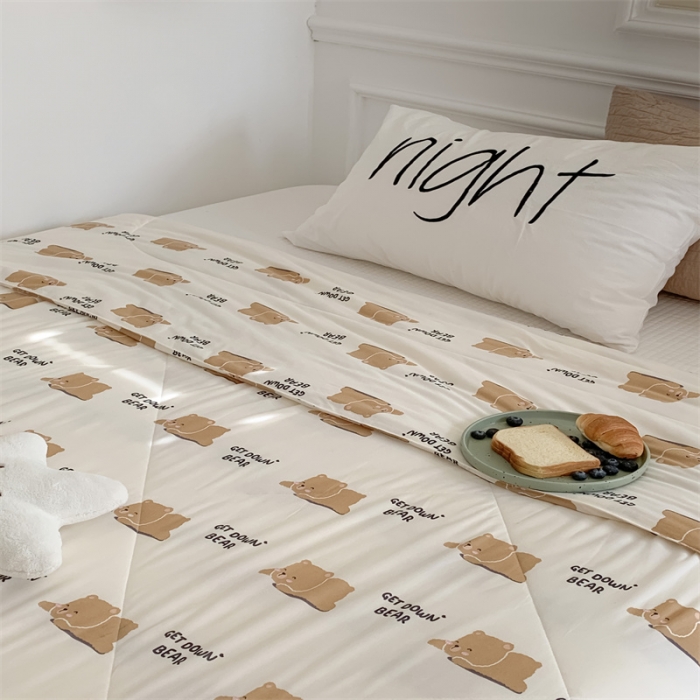 91家纺网 家纺一手货源 找家纺 顾里家纺 2022新款牛奶针织棉夏被-韩式场景 Q比熊米