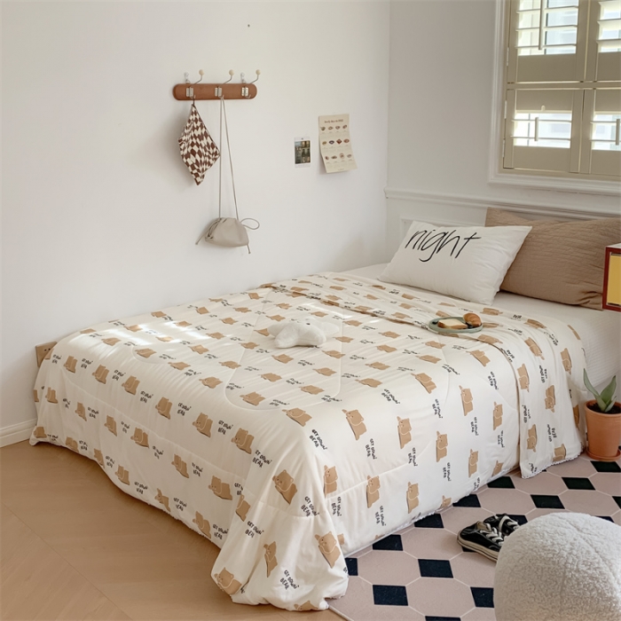 91家纺网 家纺一手货源 找家纺 顾里家纺 2022新款牛奶针织棉夏被-韩式场景 Q比熊米