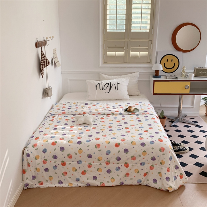 91家纺网 家纺一手货源 找家纺 顾里家纺 2022新款牛奶针织棉夏被-韩式场景 草莓点点