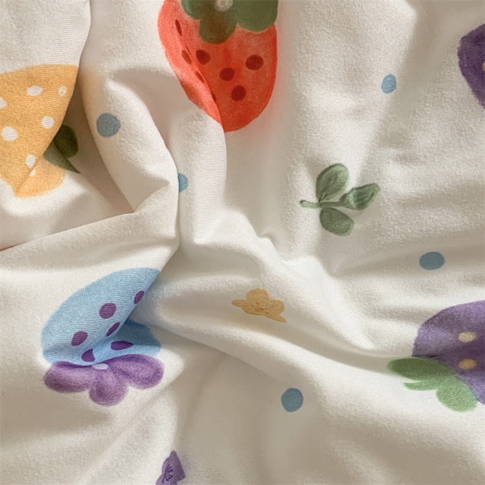 91家纺网 家纺一手货源 找家纺 顾里家纺 2022新款牛奶针织棉夏被-韩式场景 草莓点点