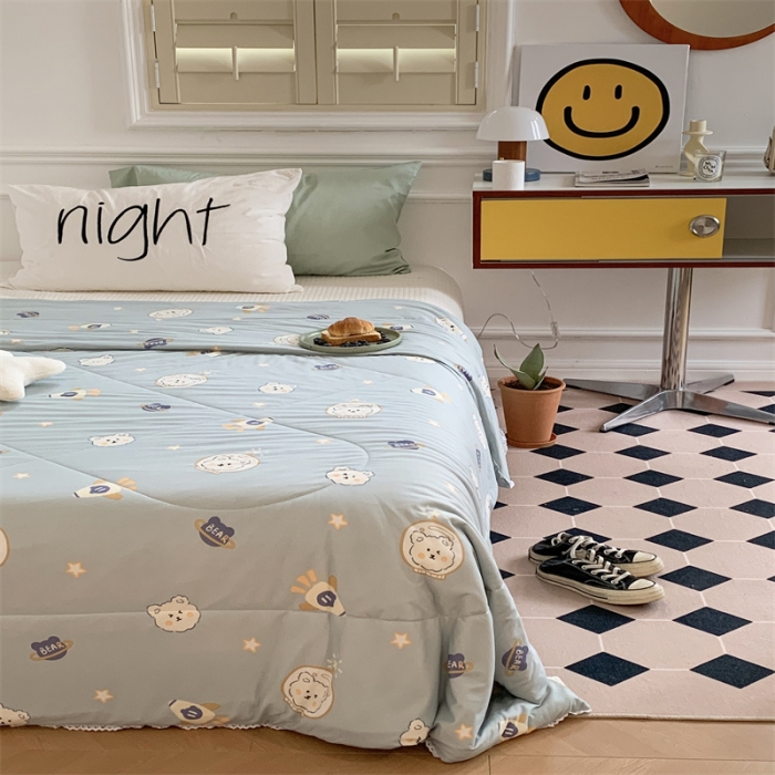 91家纺网 家纺一手货源 找家纺 顾里家纺 2022新款牛奶针织棉夏被-韩式场景 宇宙小熊蓝