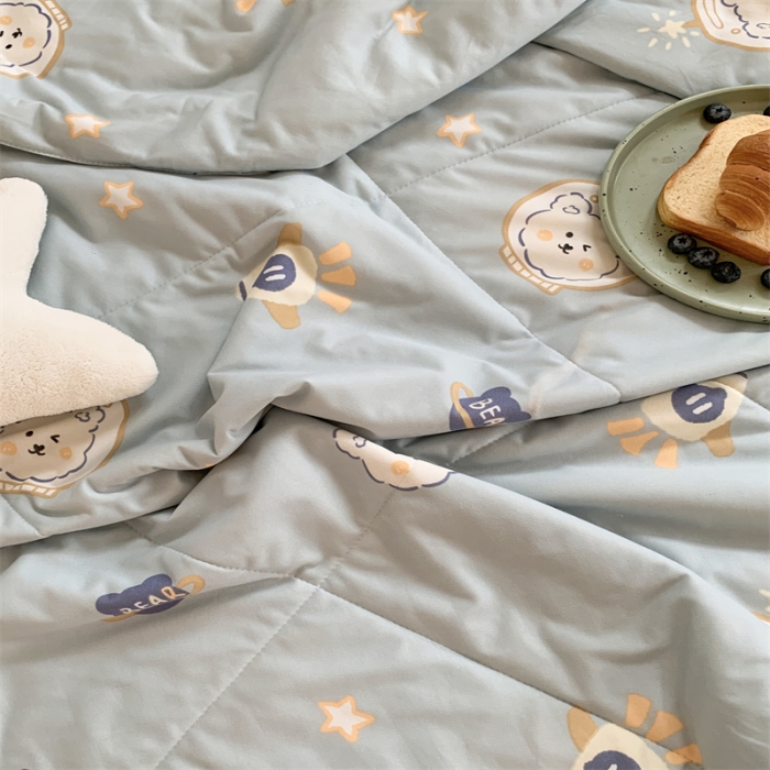 91家纺网 家纺一手货源 找家纺 顾里家纺 2022新款牛奶针织棉夏被-韩式场景 宇宙小熊蓝