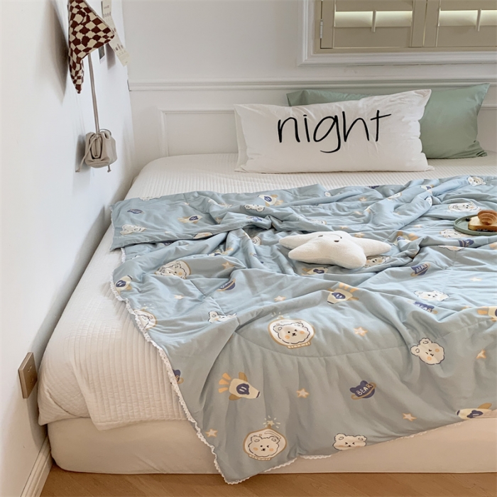 91家纺网 家纺一手货源 找家纺 顾里家纺 2022新款牛奶针织棉夏被-韩式场景 宇宙小熊蓝