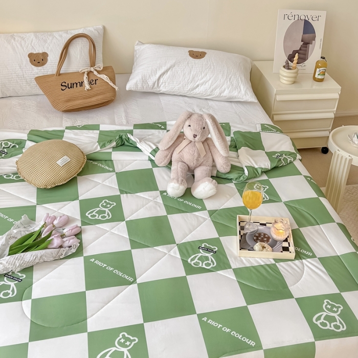 91家纺网 家纺一手货源 找家纺 顾里家纺 2022新款牛奶针织棉夏被-实拍 方块小熊绿